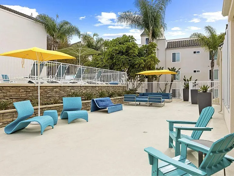 La Regencia Apartments — Photo 9