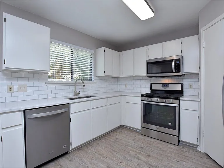 802 Primrose Ln — Photo 6