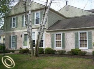 1453 Lantern Ln #1, Rochester Hills, MI 48306