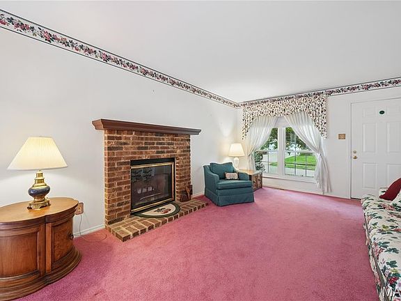 3rd image of 528 Spring Glen Dr
