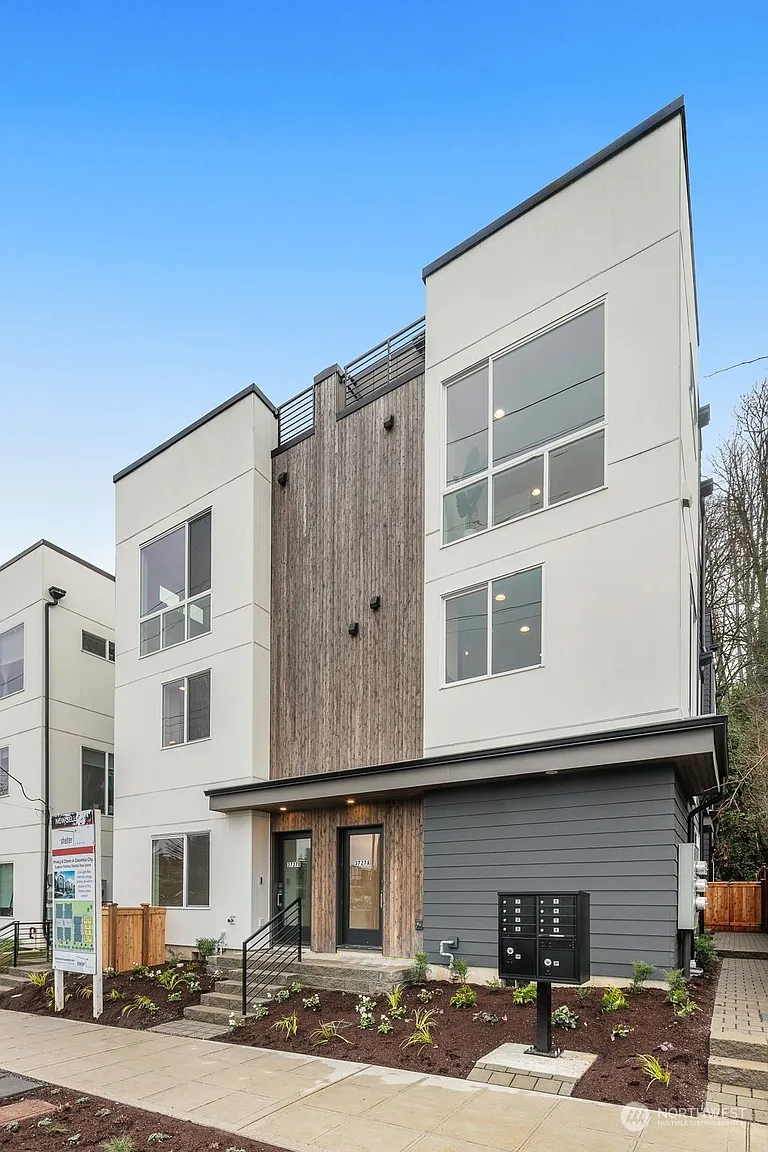 3727 C S Dawson Street photo 1