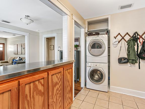 5th image of 2829 Sydney St