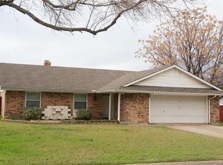 1433 Timberline Dr, Benbrook, TX 76126