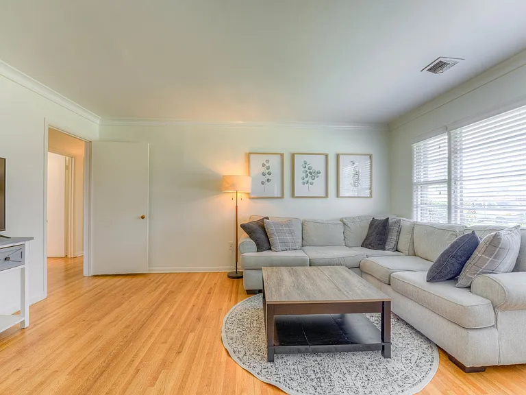 1636 Whitewater Rd — Photo 9