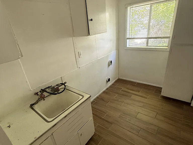 4428 Gleaves Ave — Photo 6