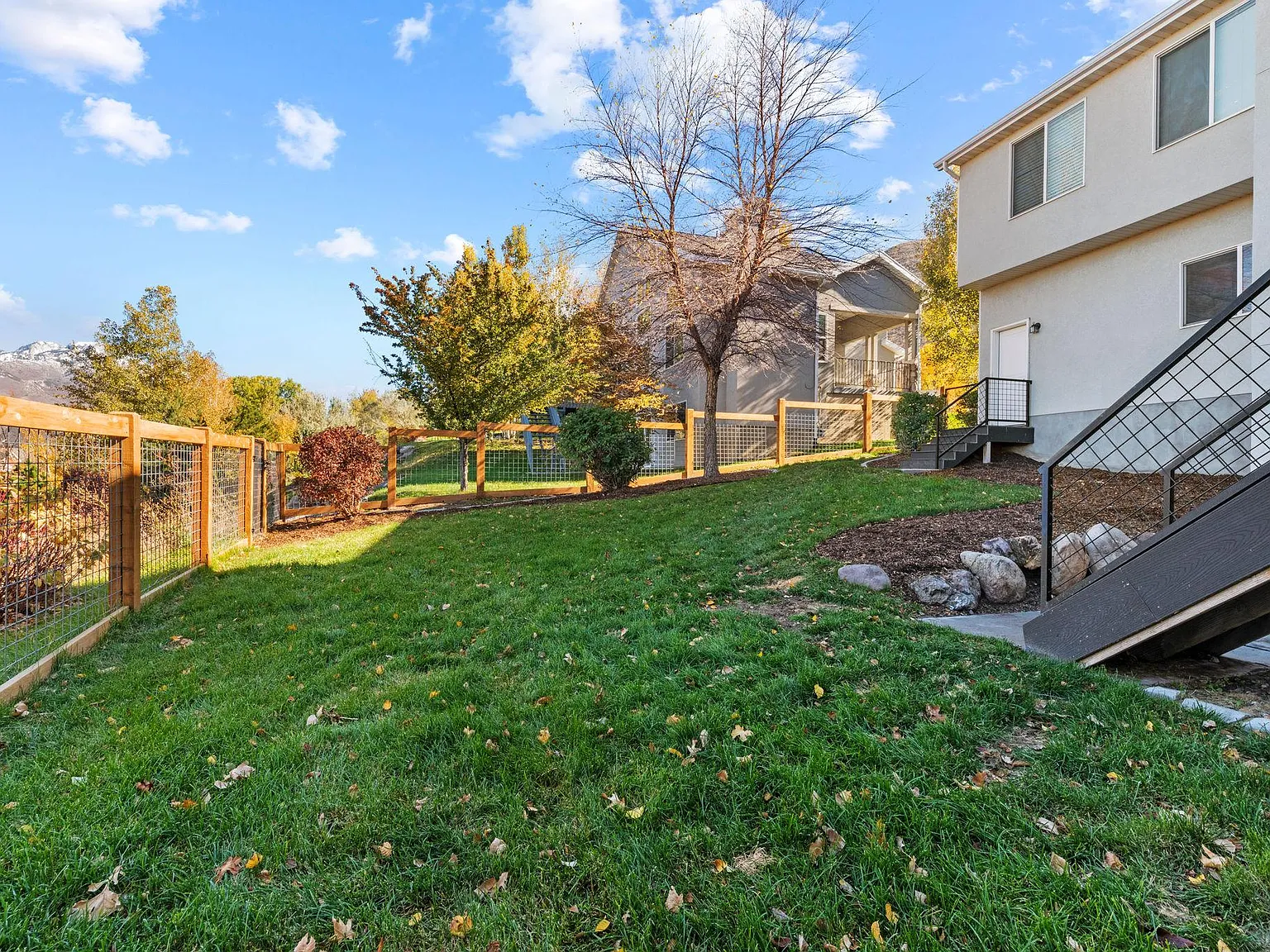 339 E Manti Dr — Photo 3