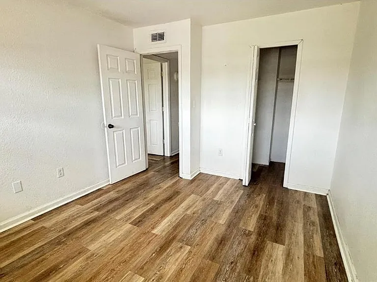 860 Sky Lake Cir #C412 — Photo 17