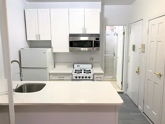 Rented by Sky Management | media 15