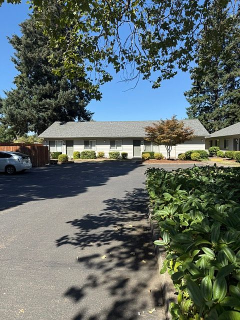 1st image of 137 Friendship Ave SE