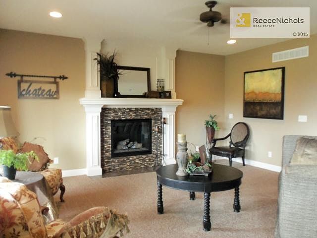 C&M Aspen Creek - **Please Note that these images are from a different Aspen Creek model & may not accurately reflect the home listed here. Any questions? Call our Sales Center: 816.331.0754