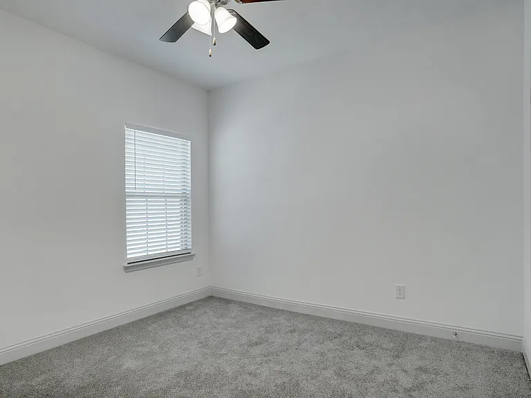 331 Oak Creek Dr — Photo 11