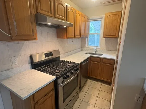 129 Arsenal St #1, Watertown, MA 02472
