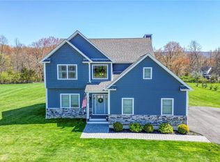 18 Shalimar Dr, Salisbury Mills, NY 12577