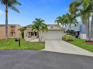 11 Kyle Way, Boynton Beach, FL 33426