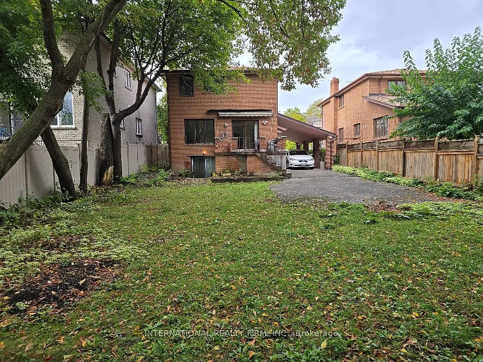 Coldstream Ave