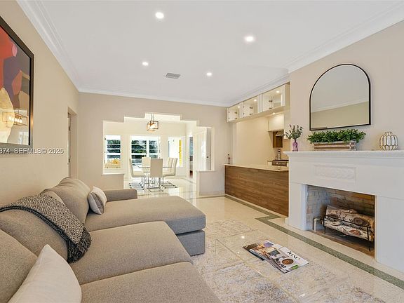 5th image of 3760 Royal Palm Ave