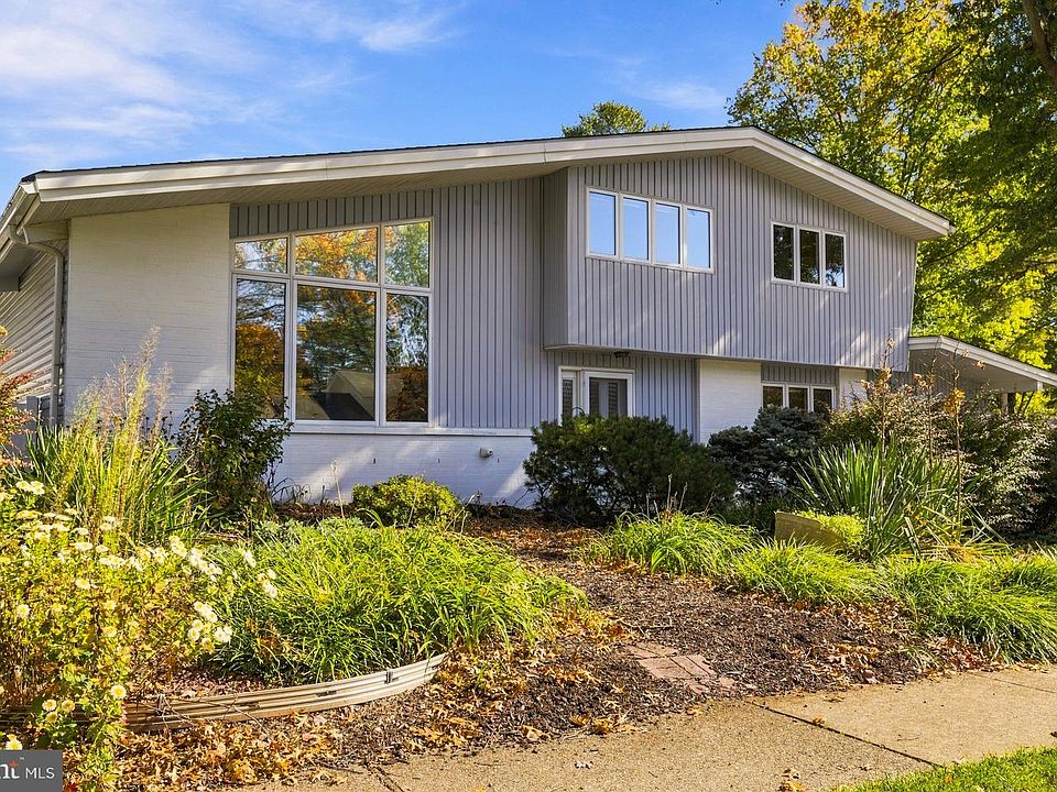 1st image of 411 Radcliffe Dr
