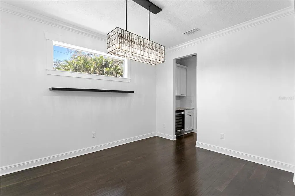 5 bed, 5.0 bath, 3480 sqft, $9,500 — Photo 4