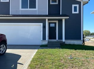 15226 Deerview Dr, Urbandale, IA 50323