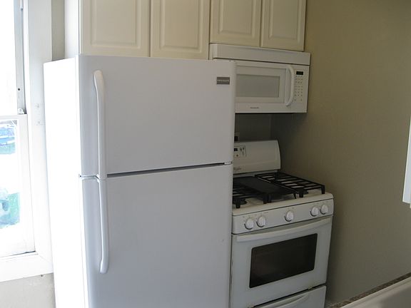 3rd image of 1024 Breckenridge Ave N