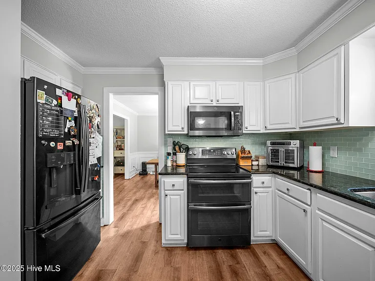 939 Eton Dr — Photo 29