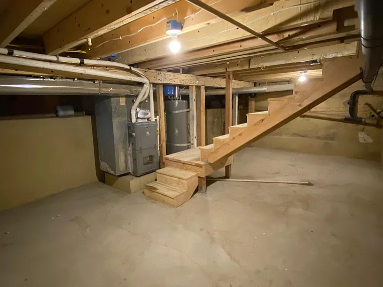 630 sq ft of storage space