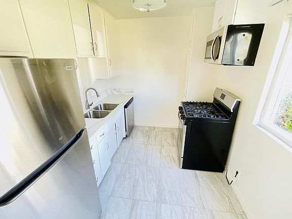 2nd image of 3721 Mentone Ave APT 5