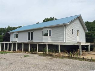 1675 365n Ave, Versailles, IL 62378