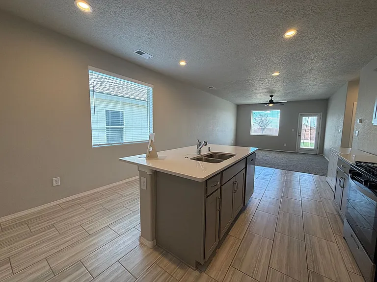 768 Amatista Loop SE — Photo 18