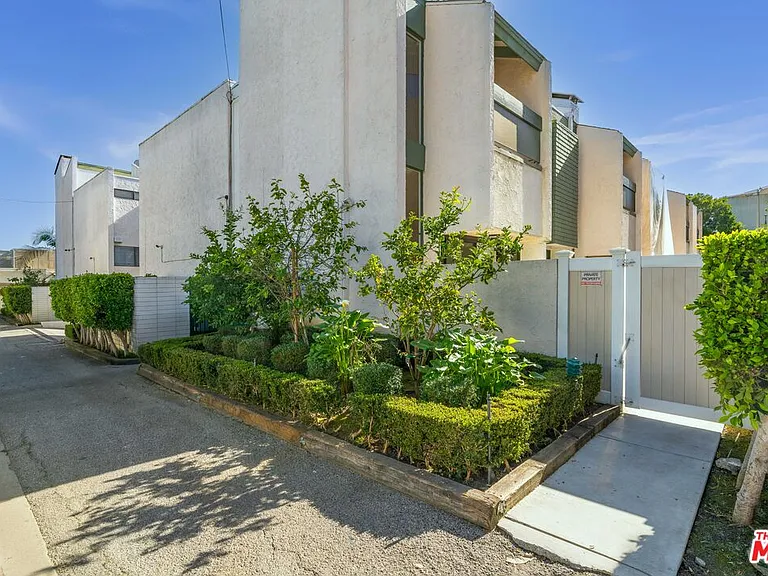 9509 W Olympic Blvd — Photo 45
