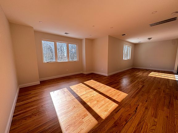 5th image of 89 McBaine Ave #2