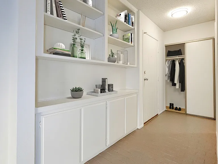 1410 Wellesley Ave #205 — Photo 3