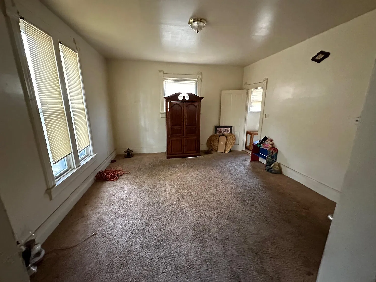 4 bed, 2321 sqft, $1,650 — Photo 3