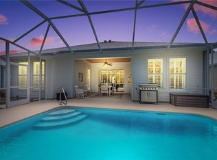 560 NE Canoe Park Cir, Port Saint Lucie, FL 34983
