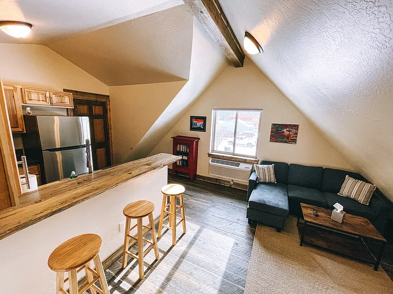 597 Iowa Ave #2B — Photo 3