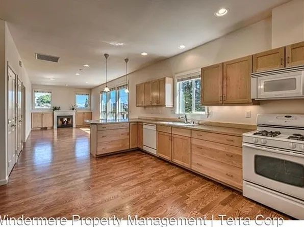 2019 L Ave, Anacortes, WA 98221
