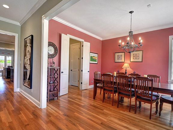 2nd image of 2126 Carisbrooke Dr