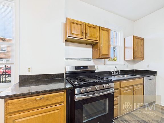 3rd image of 2343 Jefferson St