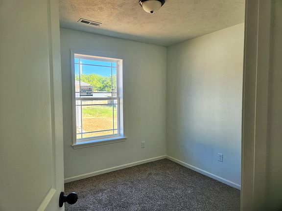 4th image of 161 Oakwood Est Court