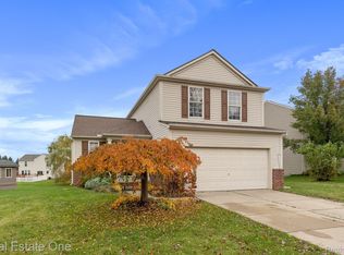 6419 Cranberry Dr, Holly, MI