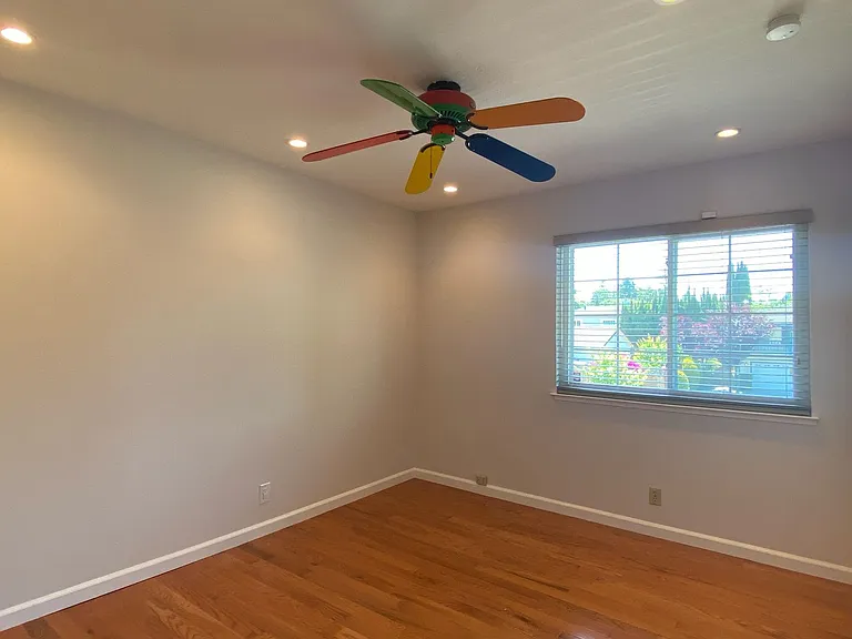 764 Starbush Dr — Photo 15
