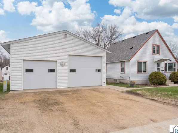108 Leray Ave, Eagle Lake, MN 56024