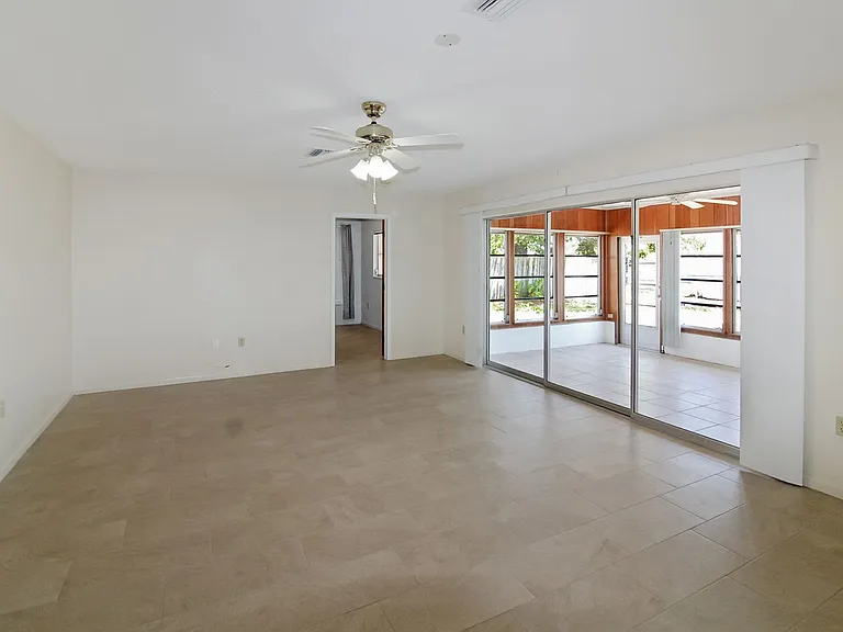 1317 Mango Ave — Photo 2