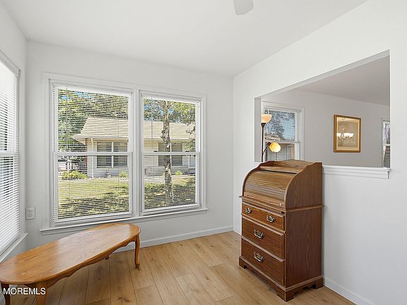 5th image of 37 Sycamore Road #13