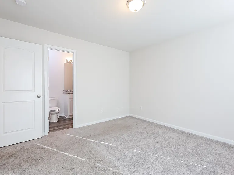 121 Colonial Walk — Photo 7
