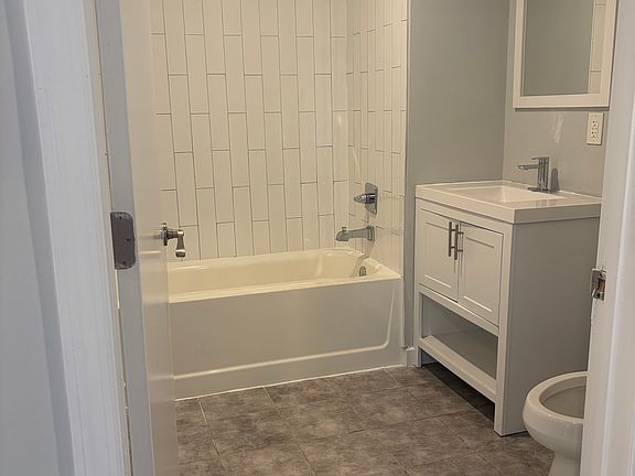 3rd image of 41 Auburn St