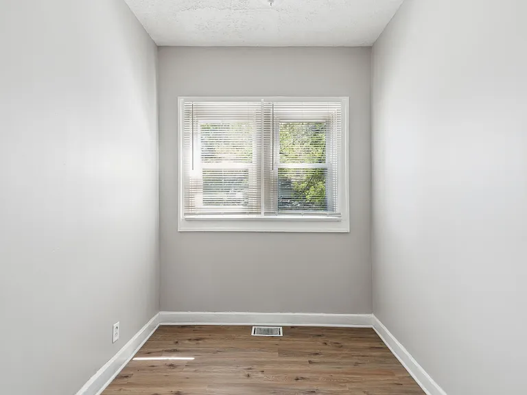 619 N Gray St — Photo 22