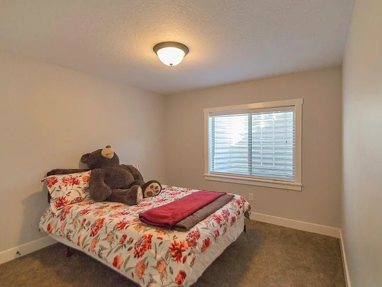 229 E Bridgewater Ln — Photo 23