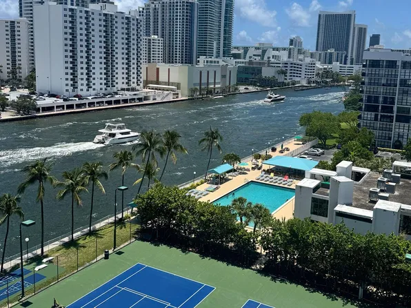 1000 Parkview Dr, Hallandale, FL