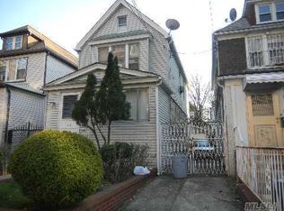 6334 Saunders St, Rego Park, NY 11374